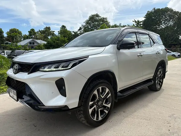Toyota Fortuner Legender